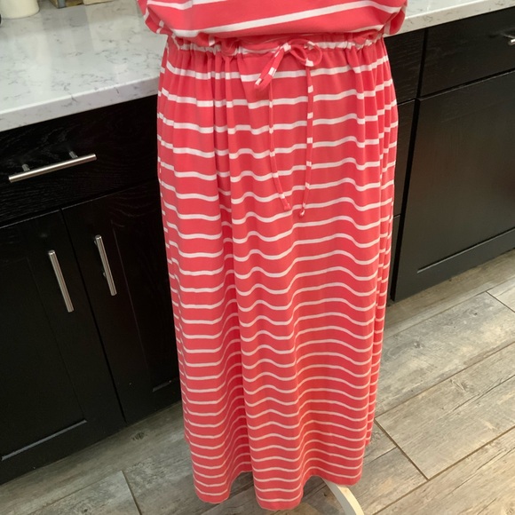 Kim Rogers Maxi Dress 
Size Medium 
Coral & White Stripe
Pockets 
Stretch - Picture 4 of 15